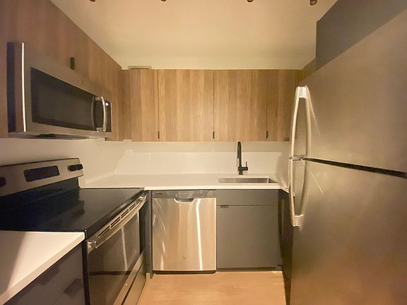 2nd image of 441 N Wabash Ave #513