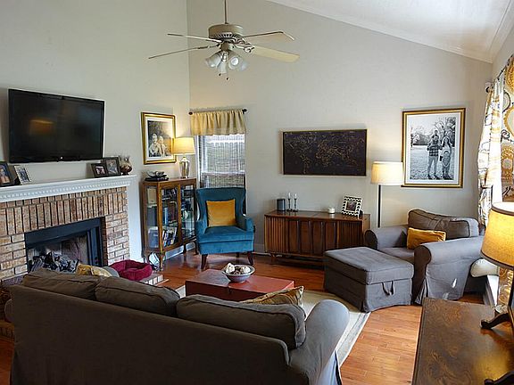 3rd image of 4303 Fernside Dr