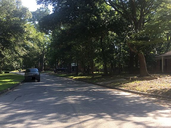 4th image of 1739 E Lake Dr