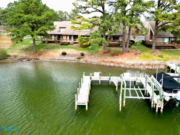 60 Hudgins Point Ln, Cobbs Creek, VA 23035