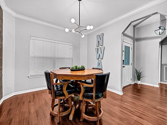 4th image of 8 Keighley Ln
