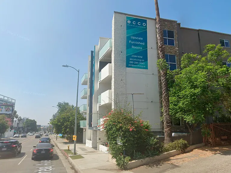 1747 N La Brea Ave — Photo 35
