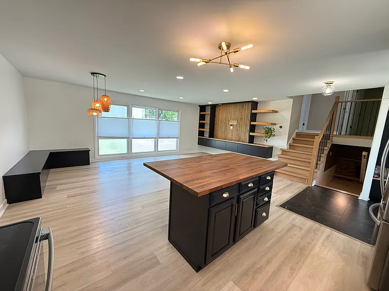 2305 N Williamsburg St — Photo 2
