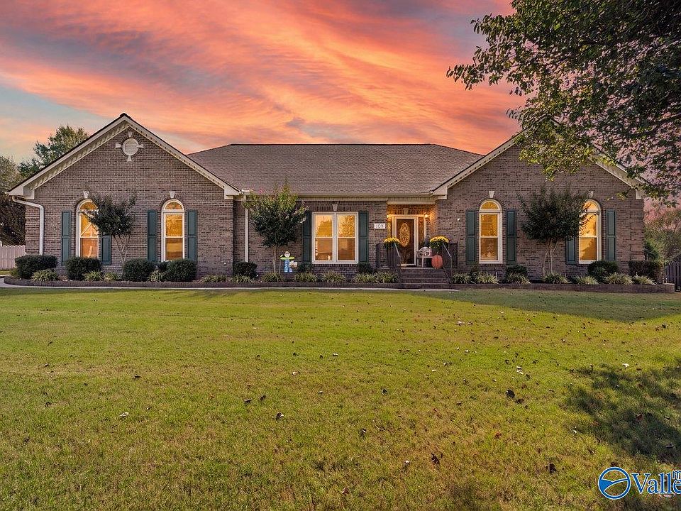 1st image of 108 Hidden Creek Dr