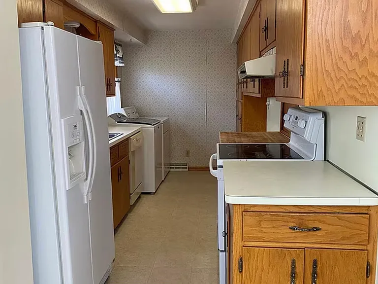 914 Sommerville St S — Photo 3