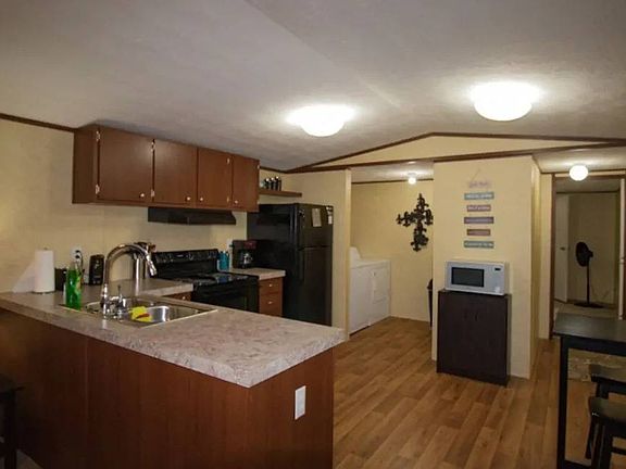 4th image of 20 Brook St #4