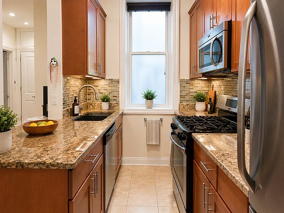 3rd image of 200 W 93rd St Unit 1S