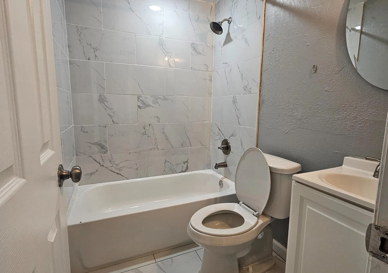 1902 McMillan St - Room 4 Shared Baths — Photo 3