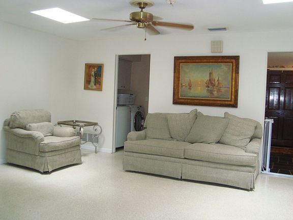 3rd image of 1 Eastwood Ln