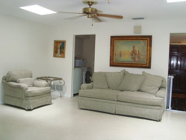 1 Eastwood Ln — Photo 3