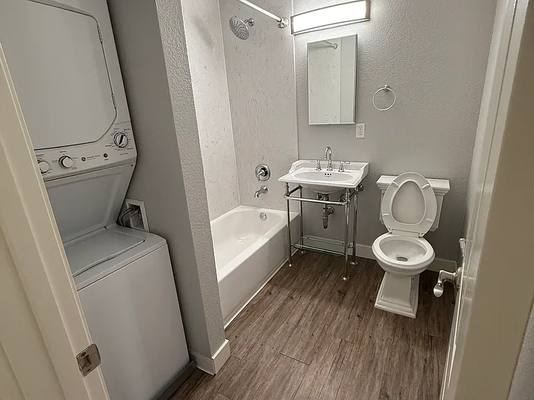 Arlington Apartments — Photo 6