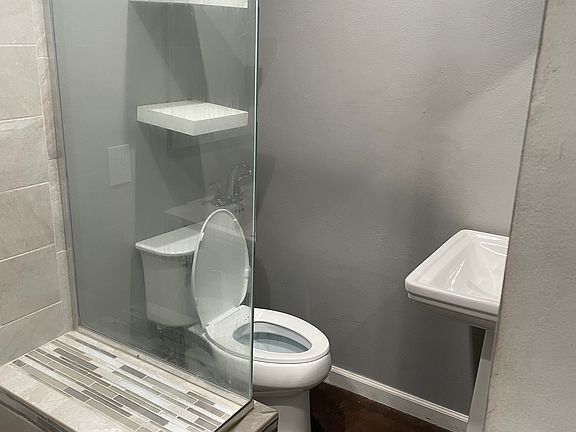 4th image of 16267A Walnut St #1