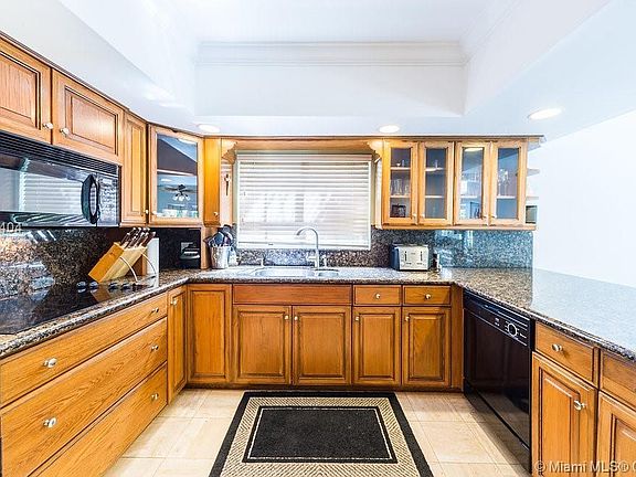 4th image of 1431 Venetia Ave