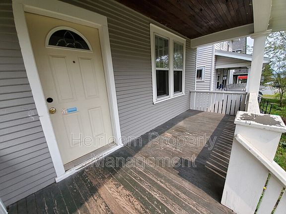 3rd image of 922 N 13th Ave E