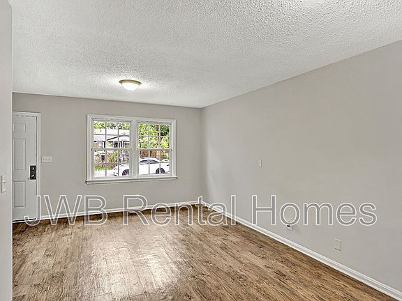 4th image of 3504 Hyacinth St