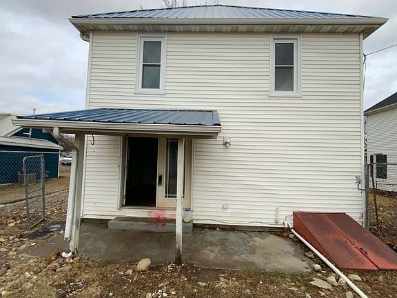 2nd image of 102 E Madison St