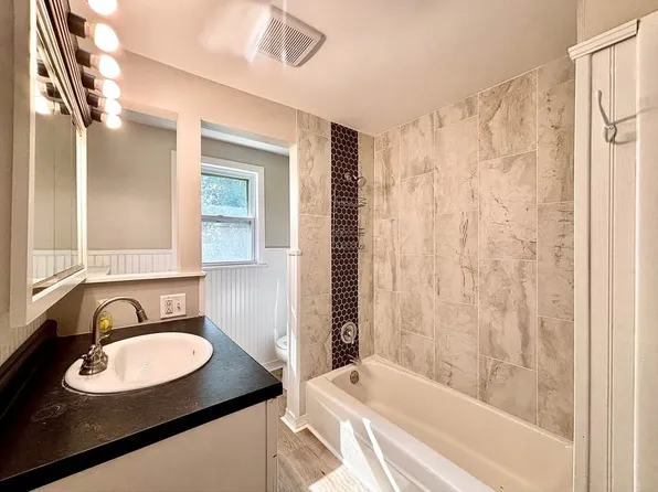 732 Vernon Ave NW, Elk River, MN