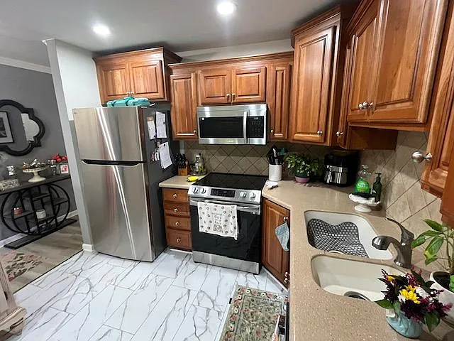 Valley Greene Cir — Photo 12