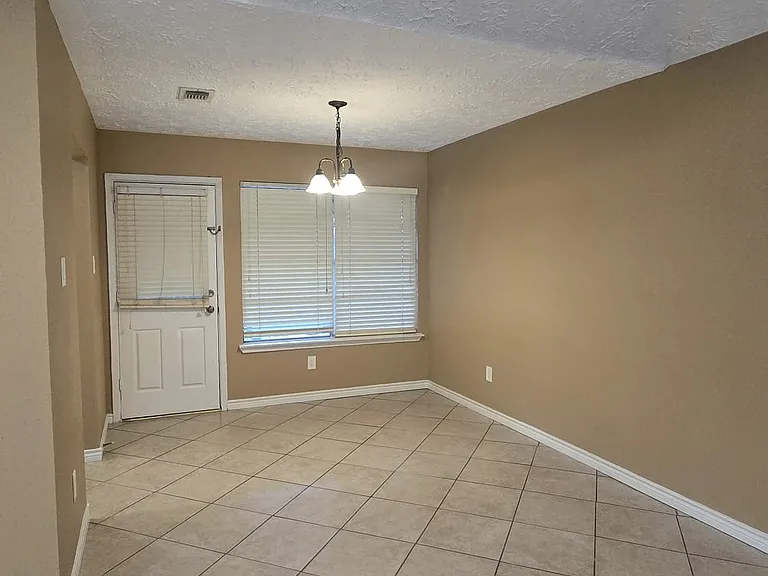 16414 Sky Blue Ln — Photo 9