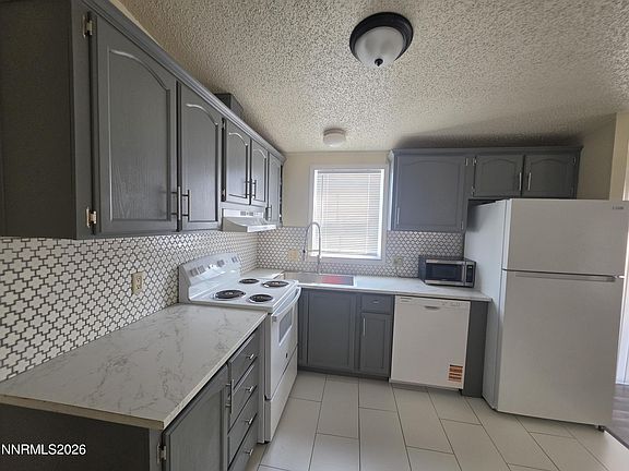 4th image of 216 Garnet Cir