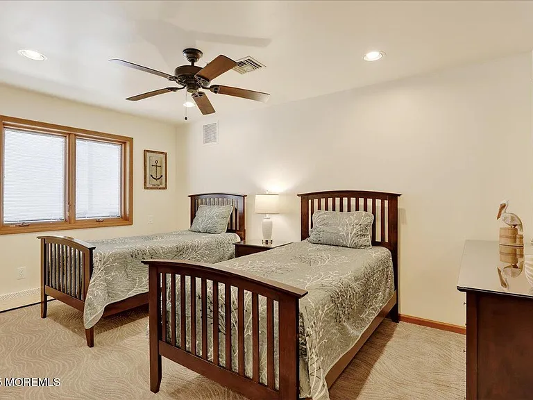8 Ortley Ave — Photo 35