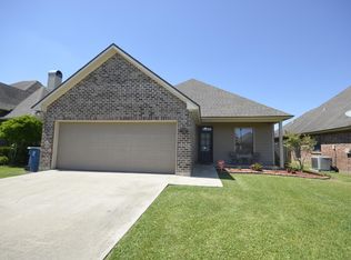 122 Legend Creek Dr, Youngsville, LA 70592