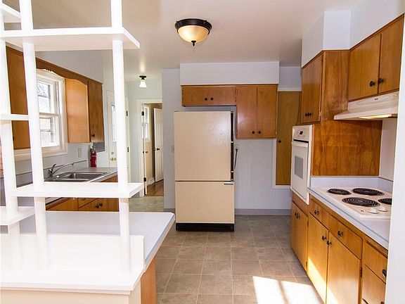 5th image of 1630 Parkhill Dr