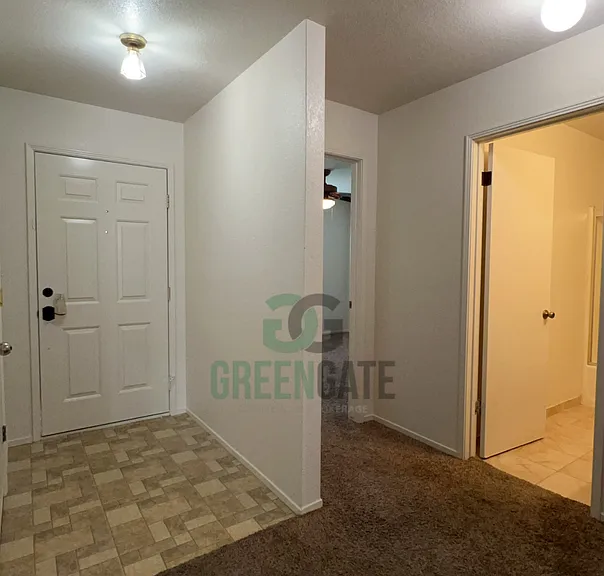 2201 Meadow Glen Dr — Photo 4