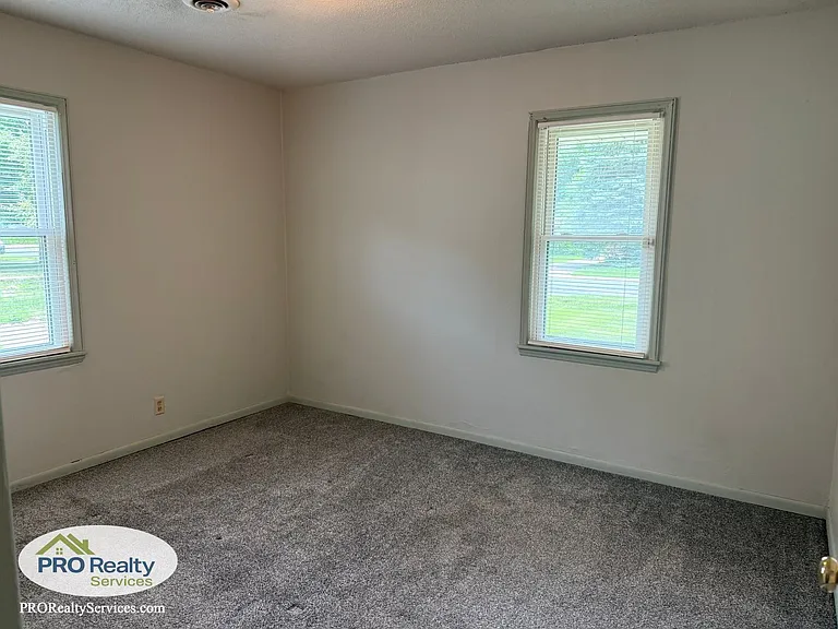 5611 Knox Ave N — Photo 10