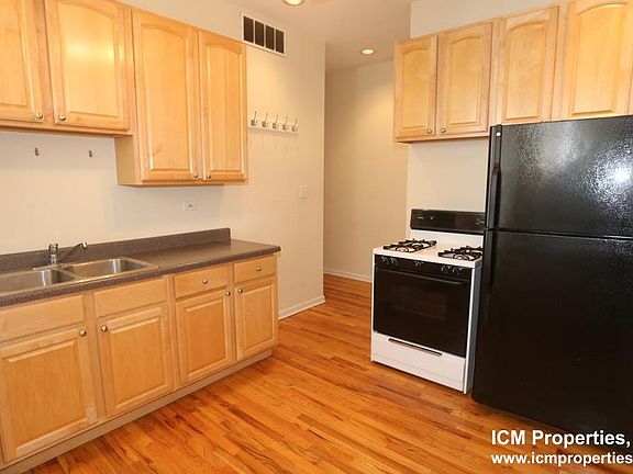 2nd image of 1401 W Altgeld St #2E
