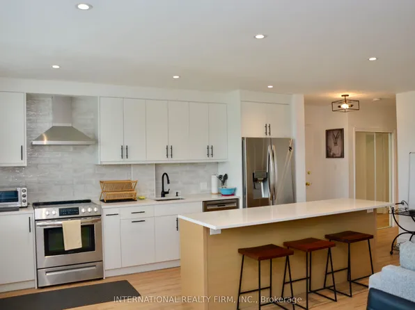 219 Wilson Ave #404, Toronto, ON M5M 3B2