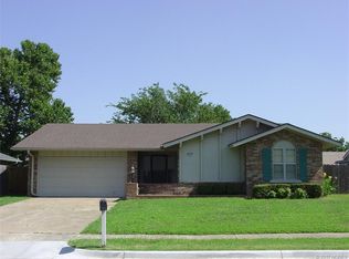 10717 E 29th Pl, Tulsa, OK 74129