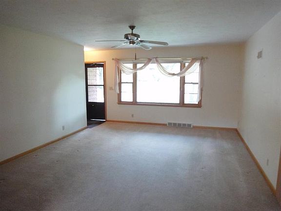 4th image of 1715 Brookhaven Dr