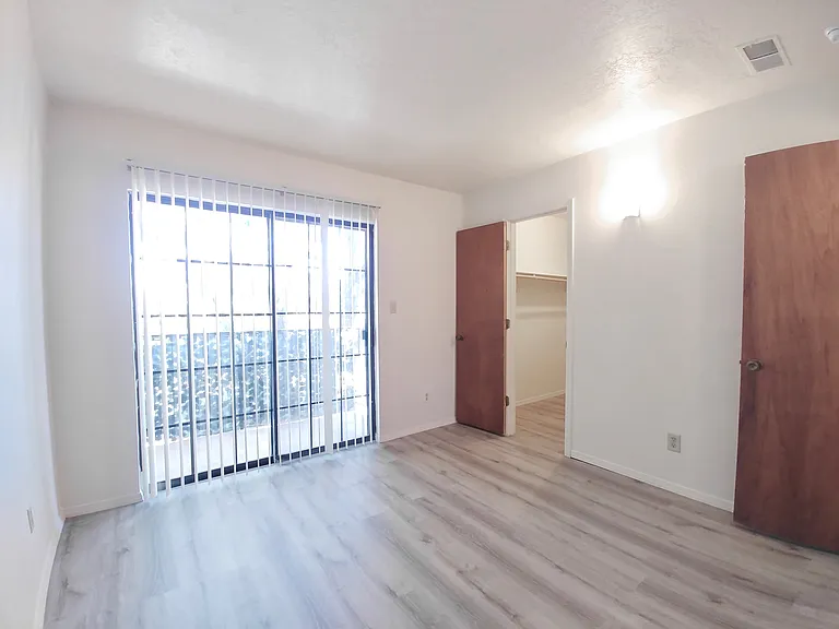 Updated Downtown 1 Bed w/ free WIFI & Gated Parking — Photo 78