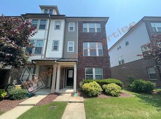 417 Village Commons Ln, Apex, NC 27502