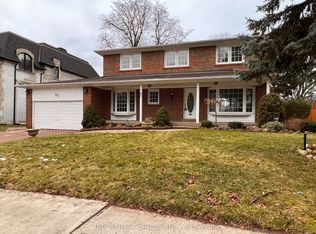 93 Lord Seaton Rd, Toronto, ON M2P 1K7
