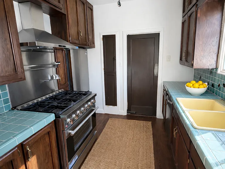 3145 E 5th St — Photo 18