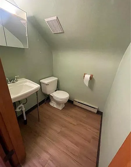 second floor 1/2 bath