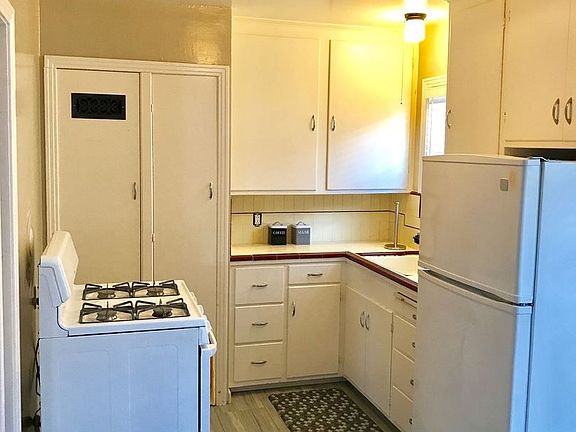 5th image of 610 N Baker St