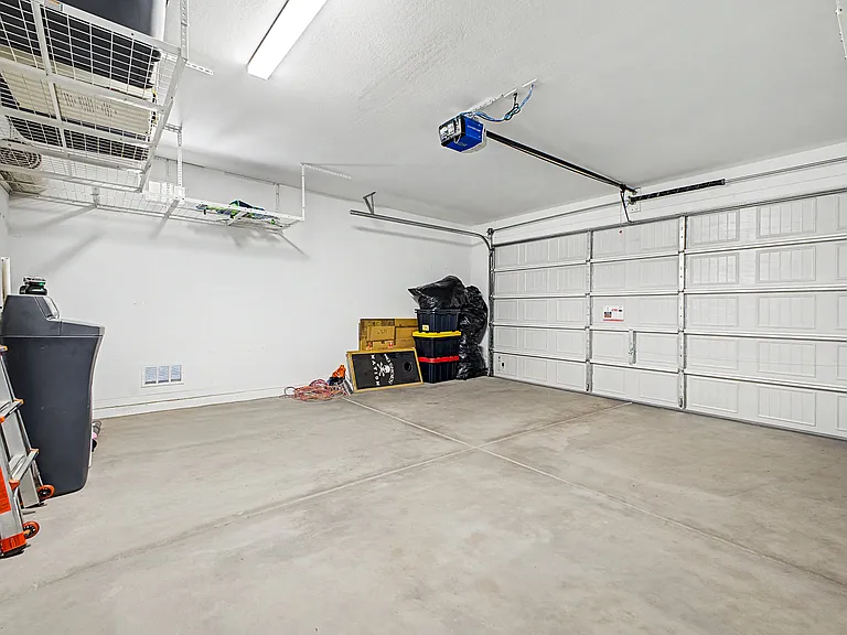 741 E Liberty Ln — Photo 23