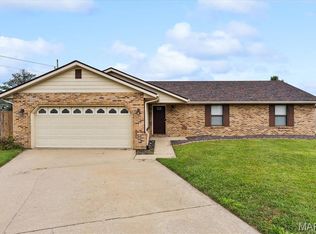 737 Deerfield Dr, Swansea, IL 62226