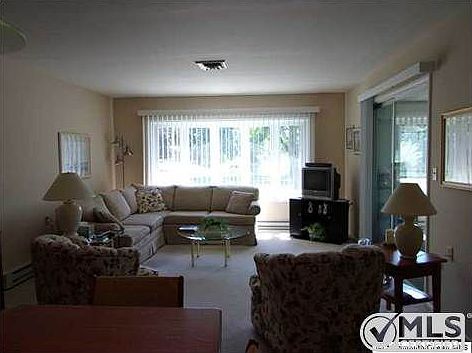 5th image of 860C Dumbarton Dr