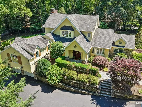 650 Fairview Pl, Wyckoff, NJ 07481
