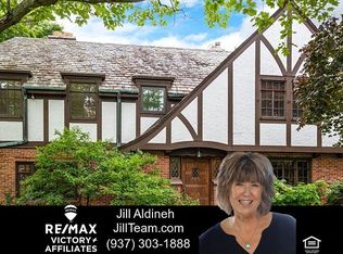1421 Woodstock Dr, Oakwood, OH 45419