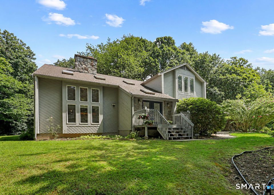 1st image of 8 Pond View Road