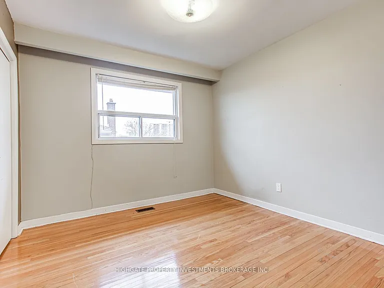 33 Paulvale Cres #UPPER — Photo 16