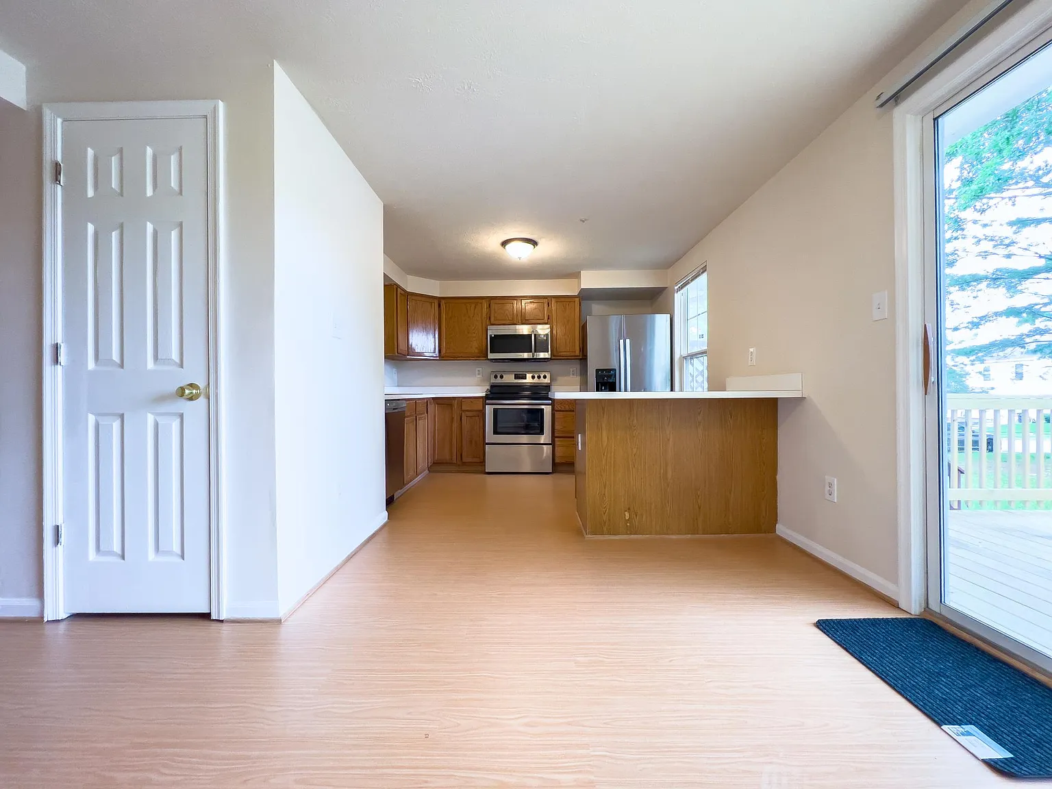 3 bed, 3.5 bath, 1740 sqft, $2,600 — Photo 2