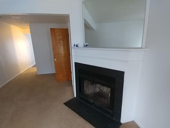 4th image of 2076 Elmhurst Ln