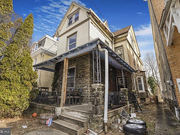 3rd image of 138 E Pomona St