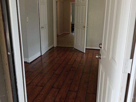 3rd image of 4717 Woodside St #1